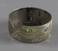 Charles%20Edenshaw%2C%20%3Cb%3E%3Ci%3E%20Bracelet%3C%2Fi%3E%3C%2Fb%3E%2C%20ca.%201890%2F1900%2C%20silver%20with%20abalone%20shell%20inlay%2C%20Gift%20of%20Miss%20Mary%20Forbush%20Failing%2C%20no%20known%20copyright%20restrictions%2C%2034.74